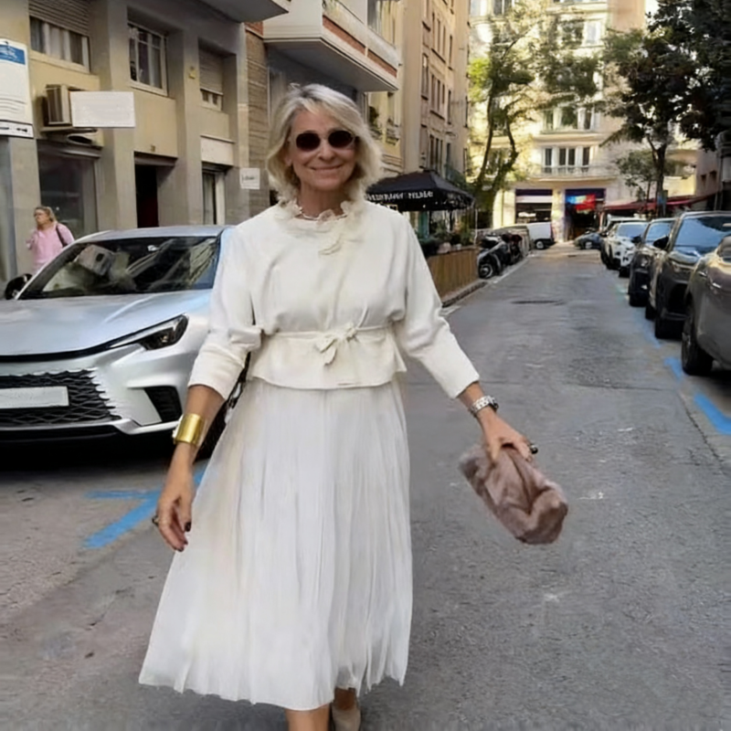 🌸Two-piece set consisting of a women's long-sleeved knit top and a sleeveless dress